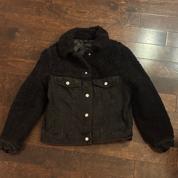 Top Shop | 4 | Black Jeans Jacket with Black Sherpa sleeves - Picture 10 of 10